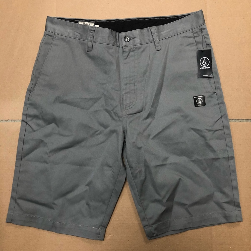 NEW Volcom Modern Fit Shorts Gray Men’s